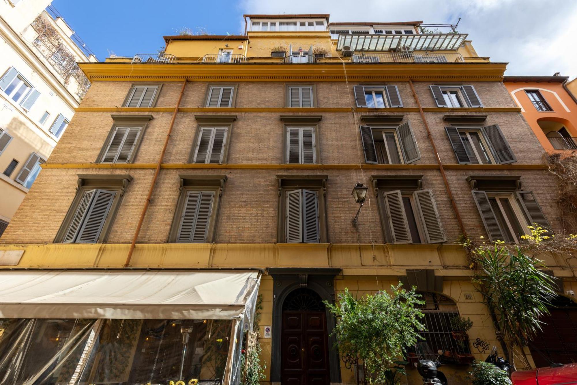 The Romulus, Rome